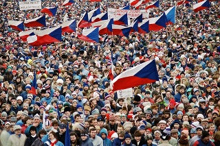 Aj po 100 rokoch od vzniku a po vyše 25 rokoch od zániku sú na spoločný štát hrdí Česi aj Slováci. Po rozdelení si Česká republika nechala československú vlajku  ako svoj štátny symbol.  