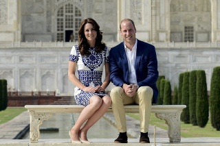 Kate na nedávnej návšteve Tádžmahálu. Vojvodkyňa vie, ako sa správne sedí.