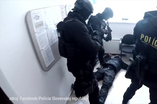 Slovenskí policajti na záberoch ako z filmu: Pozrite si adrenalínové video z ich cvičenia
