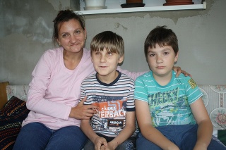 Mamička Katarína (34) so synmi Jožkom (12) a Kristiánom (10) žijú zo 167 eur mesačne.