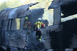 Vysokorýchlostný vlak zasiahol požiar pri meste Dierdorf.