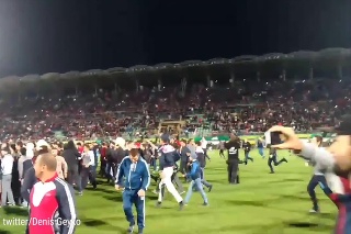 obrazok k videu 18587: Khabiba Nurmagomedova privítali ako národného hrdinu: Pred štadiónom všetci tancovali!