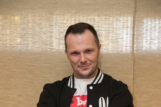 Spevák Erik Aresta (46), ktorý sa v deväťdesiatych rokoch preslávil ako Mc Erik po boku Barbary Haščákovej (38).