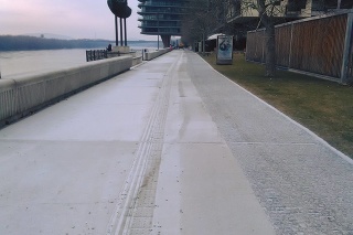 Z nábrežia Dunaja zmizla cyklotrasa.