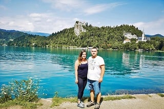 V strede jazera Bled sa nachádza kostol, ku ktorému vás dopraví výletná loď.