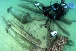 Kusy lode a veľké bronzové kanóny boli v hĺbke 12 metrov.