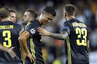 Cristiano Ronaldo dostal pri debute za Juventus v Lige Majstrov červenú kartu.