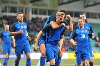 Na snímke gólová radosť slovenských futbalistov počas kvalifikačného zápasu.