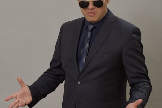 Marián Miezga ako Tuzex v seriáli Ministri