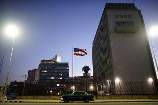 USA začali sťahovať z Kuby diplomatov.