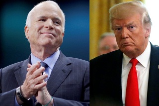 Po ťažkej a agresívnej chorobe zomrel americký senátor a kritik prezidenta Donalda Trumpa (72) John McCain († 81).