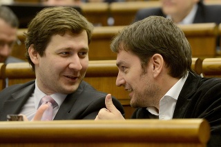 Poslanec OĽaNO Miroslav Kadúc (vľavo) s predsedom strany OĽaNO Igorom Matovičom.