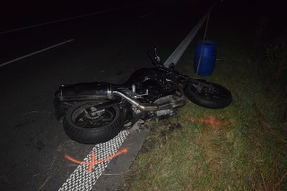 Na tejto motorke sa viezol muž († 24), ktorý po zrážke s osobným autom zraneniam podľahol.  