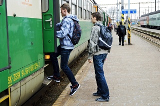 Najväčší železničný dopravca na začiatok nového školského roka reaguje posilnením spojov.