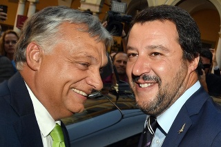 Taliansky minister vnútra Matteo Salvini (vpravo) a maďarský premiér Viktor Orbán v Miláne