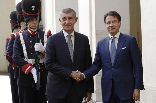 Český premiér Andrej Babiš s talianskym kolegom Giuseppe Contem v Ríme