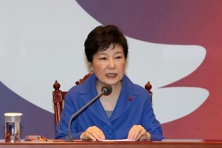 Juhokórejská prezidentka Pak Kun-hje bola zbavená moci.