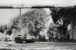 Tanky v uliciach: Takto vyzerala „bratská pomoc“ v Poprade. 