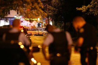 Po útoku v torontskej štvrti Greektown v nedeľu večer miestneho času ostali mŕtvi traja ľudia vrátane ozbrojenca.