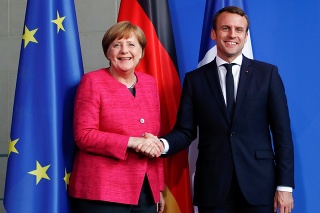 Nový francúzsky prezident rokoval s nemeckou kancelárkou.