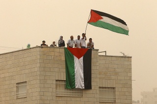 Palestínska zástava premiérovo zaveje pred budovou OSN.