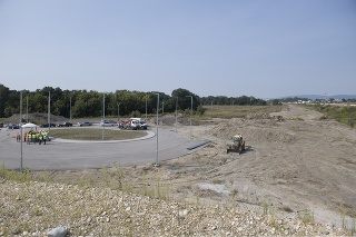 Kruhový objazd Triblavina pri dialničnom úseku D1 Bratislava - Trnava, kde obnovili stavebné práce.