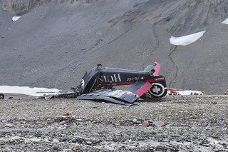 Stroj typu JU-52 sa zrútil v Alpách.