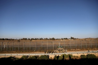 Hranicu medzi Izraelom a Sýriou strážia vojaci.