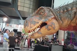 Oživili monštrum: Tyranosaurus rex poriadne vydesil Londýnčanov