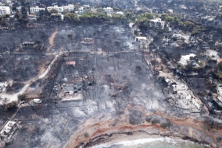 Žalostný pohľad na mestečko Mati po ničivých požiaroch