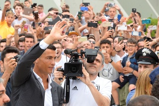 Ronaldo zdraví fanúšikov.