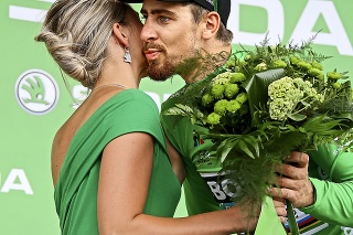 V zelenom drese: Saganovi sa na tohtoročnej Tour tradične darí. Milujú ho fanúšičky aj hostesky.