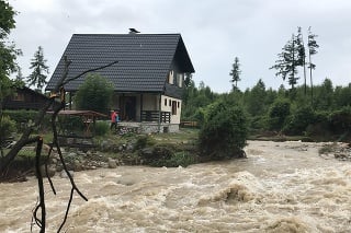 Záplavy v Starej Lesnej spôsobili problémy.
