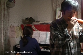 Píšťalka z mrkvy? Japonský hudobník hrá známe skladby na nástrojoch vyrobených z jedla