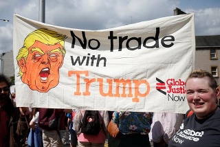 Škóti protestovali proti Trumpovej návšteve.
