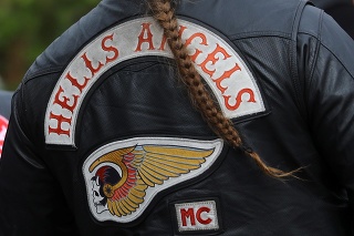 Polícia zadržala 56 členov gangu Hells Angels