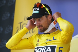 Slovenský cyklista Peter Sagan v žltom drese vedúceho pretekára po 2. etape 105. ročníka cyklistických pretekov Tour de France.