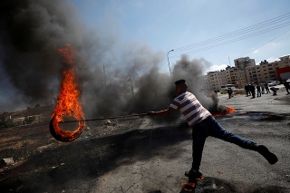 Pravidelné protesty na hranici pásma Gazy si vyžiadali ďalšie obete a stovky zranených.