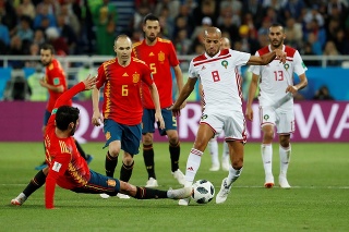  Španielski futbalisti remizovali v pondelkovom dueli MS v Rusku s Marokom 2:2 a s piatimi bodmi na konte postúpili do osemfinále ako víťazi B-skupiny. 