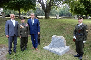 V areáli vojnového cintorína Háj Nicovô v Liptovskom Mikuláši v utorok 19. júna 2018 poklepali základný kameň pomníka s menami novodobých slovenských vojnových veteránov. Miesto výstavby už prevzal zhotoviteľ, ktorý by mal pomník postaviť do konca októbra.