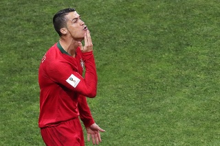 Poslal Ronaldo pretrením brady Messimu a jeho sponzorovi odkaz?