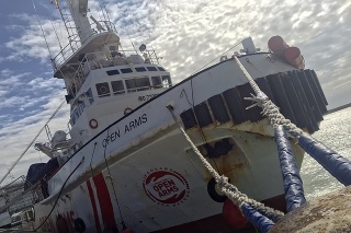 Taliansko zhabalo španielsku loď, ktorá na mori zachránila migrantov. 