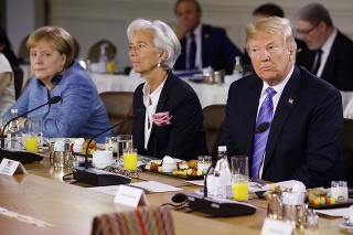 Merkelová a Trump na summite G7.