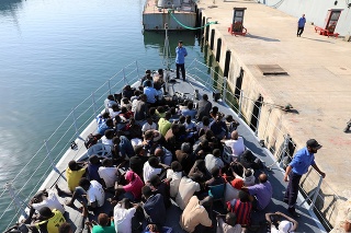 Migranti sa chceli dostať do Rumunska na rybárskej lodi (ilustračné foto).