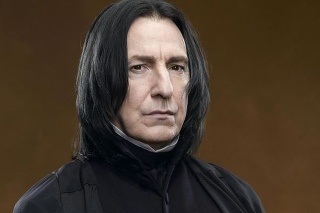 Alan Rickman sa preslávil postavou učiteľa Severusa Snapa z filmov o Harrym Potterovi.