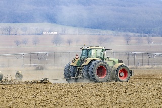 Na ornej pôde sa dá vo veľkom zarábať.