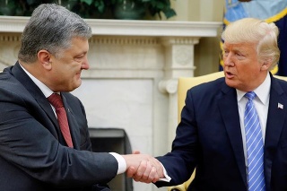 Jún 2017: Petro Porošenko a Donald Trump počas stretnutia v Oválnej pracovni.