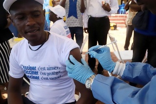 V Kongu sa začalo očkovanie experimentálnou vakcínou.