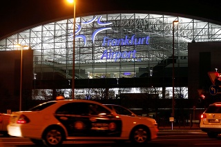 Časť letiska vo Frankfurte museli evakuovať.
