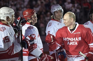 Putin v zápase bývalých hokejových hviezd s amatérskym tímom